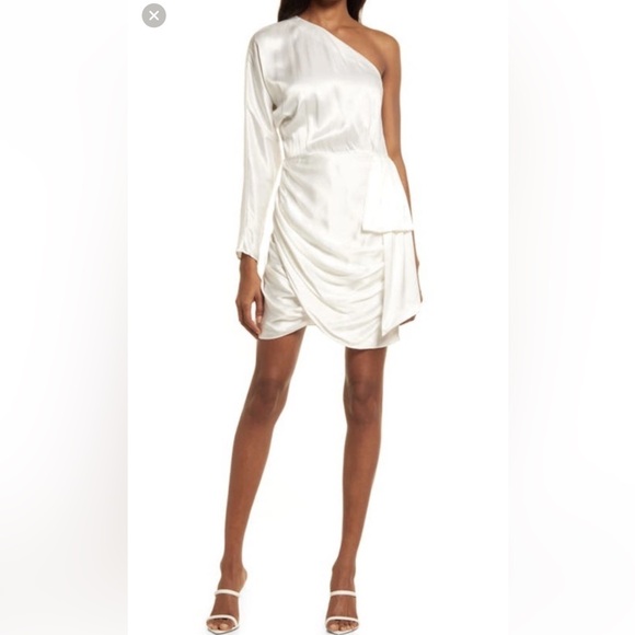 Elliatt Saronic One Shoulder Long Sleeve Draped Mini Dress in White size M - Picture 1 of 6